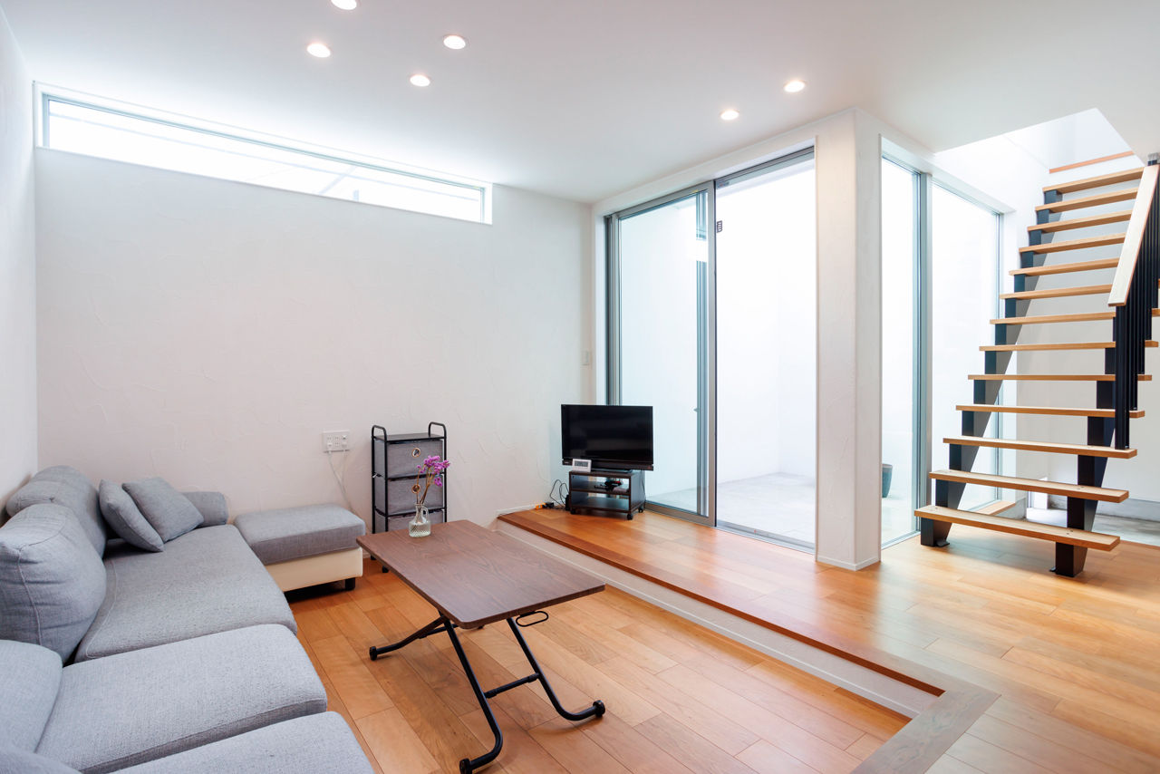 いい家つくる。善匠 【1000万円台｜30坪未満の家｜間取り有】囲まれた中庭やアイアン階段、ダウンリビングのあるコンパクトな家の建築実例画像3