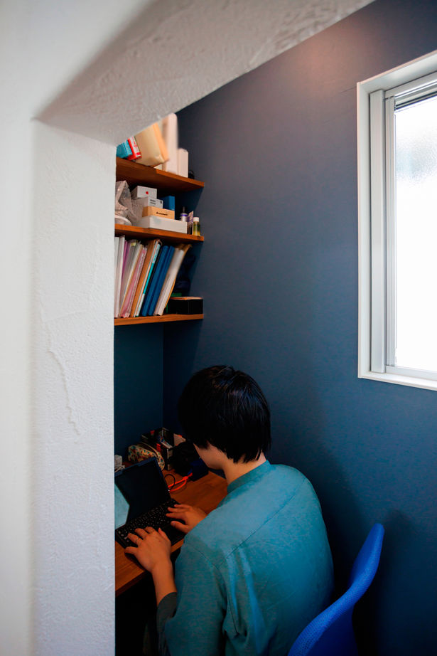 いい家つくる。善匠 【1000万円台｜30坪未満の家｜間取り有】囲まれた中庭やアイアン階段、ダウンリビングのあるコンパクトな家の建築実例画像5