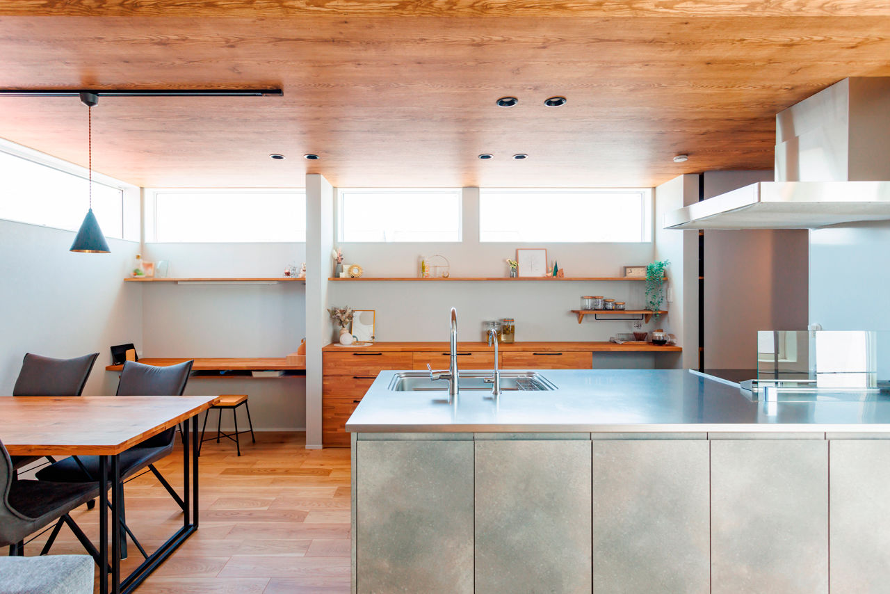 いい家つくる。善匠 【2000万円台｜2階リビング×中庭｜間取り有】ポイントは中庭と窓の配置。密集地でも叶う開放的な暮らしの建築実例画像2