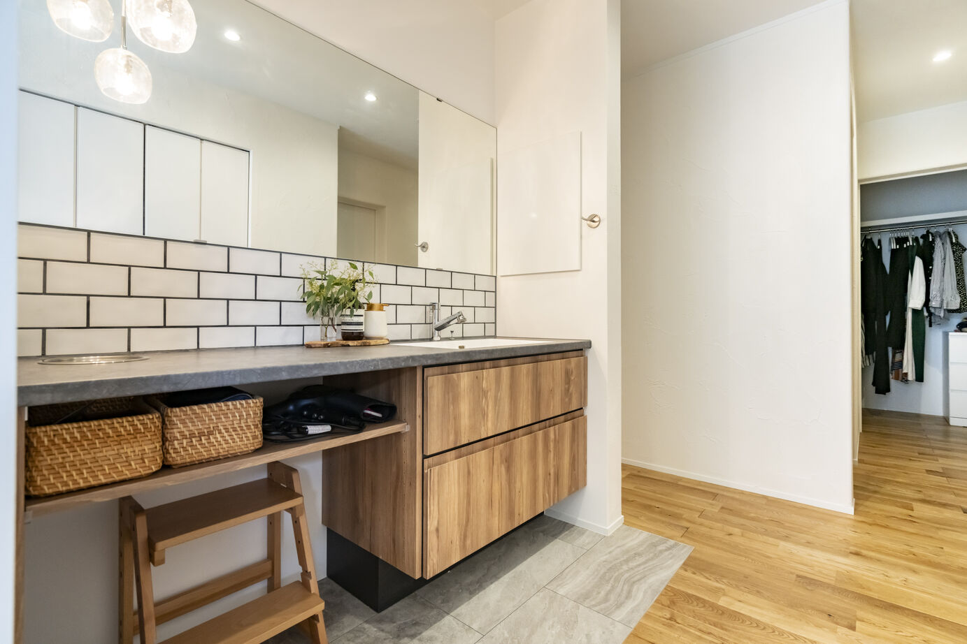 いい家つくる。善匠 【46坪｜自然素材｜モダン】陽の光につつまれる、シンプルモダンな邸宅の建築実例画像5