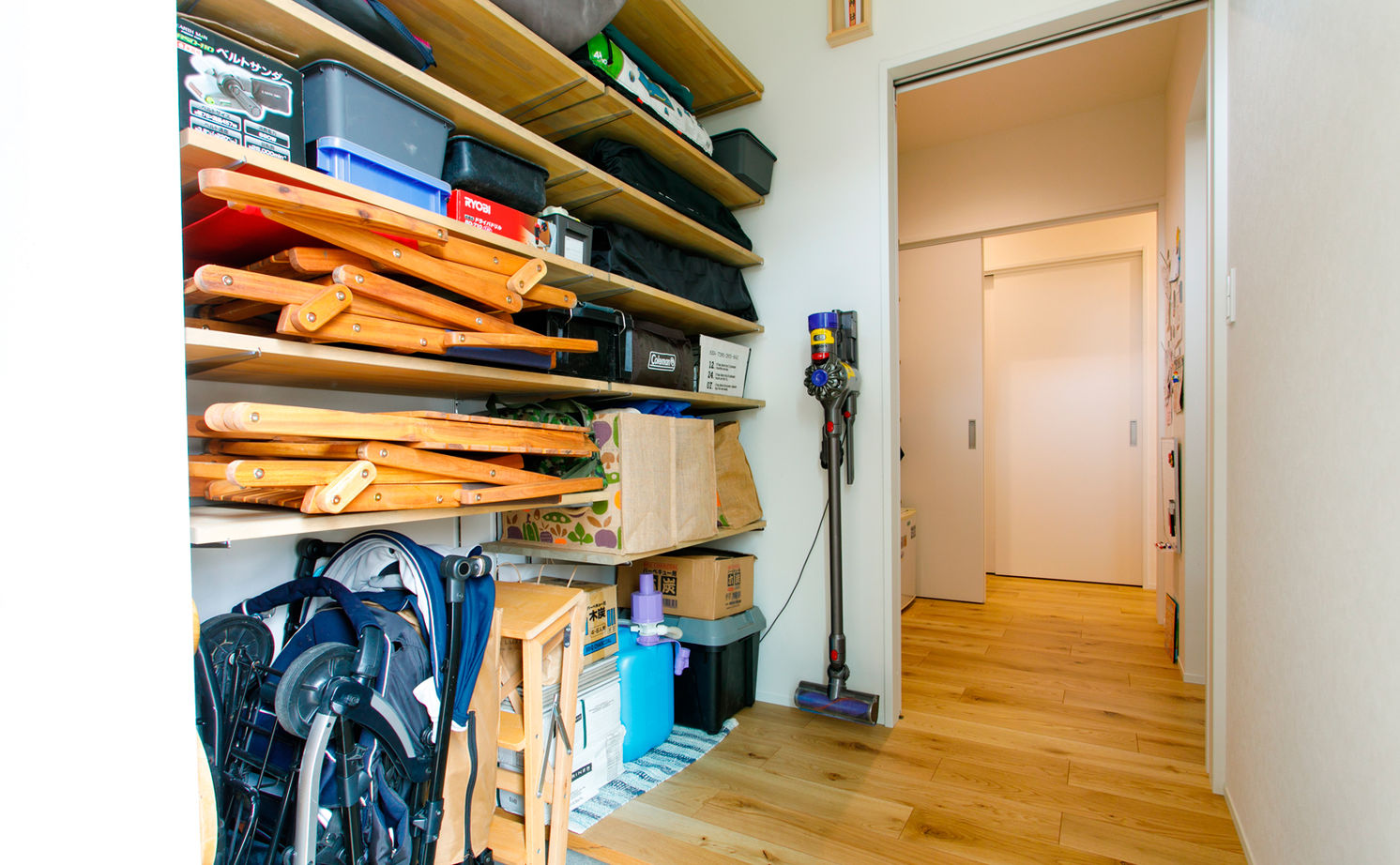 いい家つくる。善匠 【2000万円台｜30坪｜Ｌ字平屋】アウトドア好き夫婦が建てたかっこいい平屋「おうちキャンプ楽しんでます」の建築実例画像9