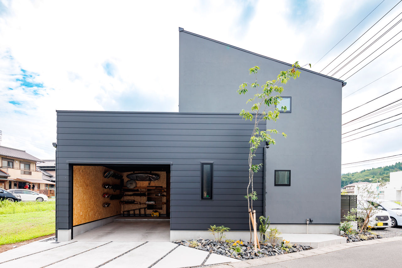 いい家つくる。善匠 【2000万円台｜ガレージハウス｜間取り有】アウトドア好きな夫妻が建てた広い庭×ガレージ×家事ラクな家の建築実例画像1