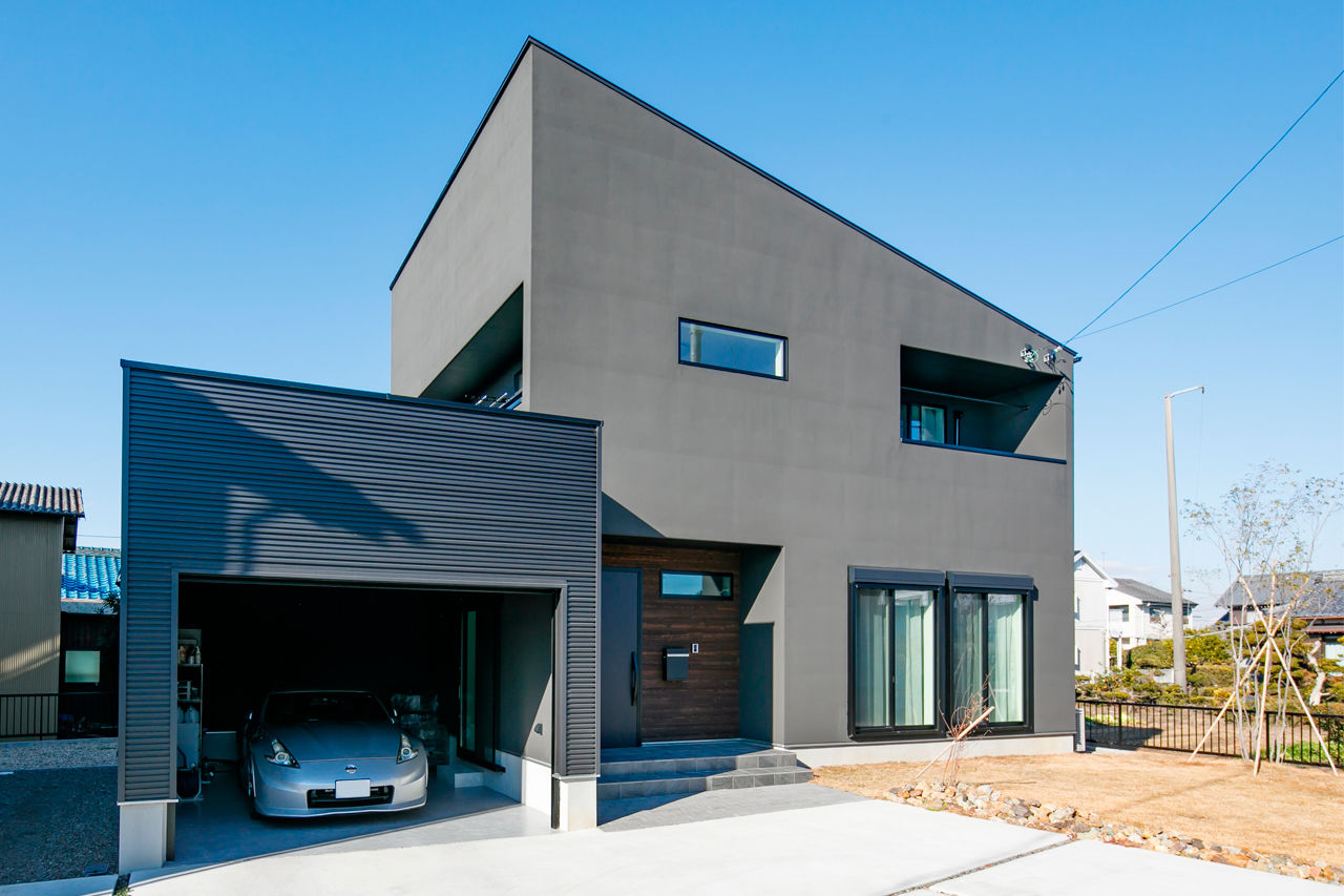 いい家つくる。善匠 【2000万円台｜インナーガレージ｜間取り有】外観はかっこよく！20代で建てた木のぬくもりに癒される家の建築実例画像1