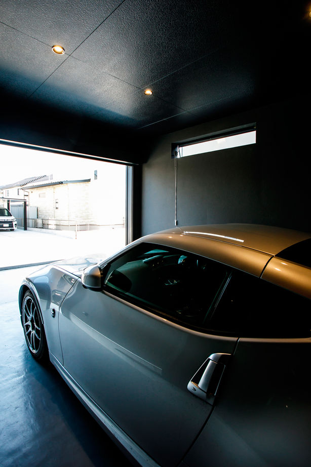 いい家つくる。善匠 【2000万円台｜インナーガレージ｜間取り有】外観はかっこよく！20代で建てた木のぬくもりに癒される家の建築実例画像2