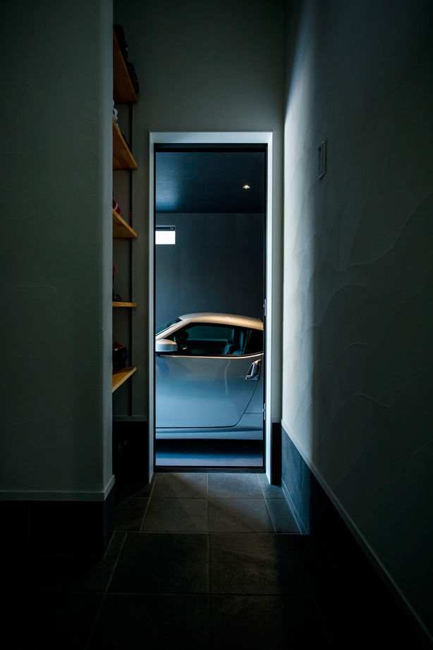 いい家つくる。善匠 【2000万円台｜インナーガレージ｜間取り有】外観はかっこよく！20代で建てた木のぬくもりに癒される家の建築実例画像3