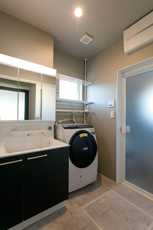 いい家つくる。善匠 【2000万円台｜インナーガレージ｜間取り有】外観はかっこよく！20代で建てた木のぬくもりに癒される家の建築実例画像7