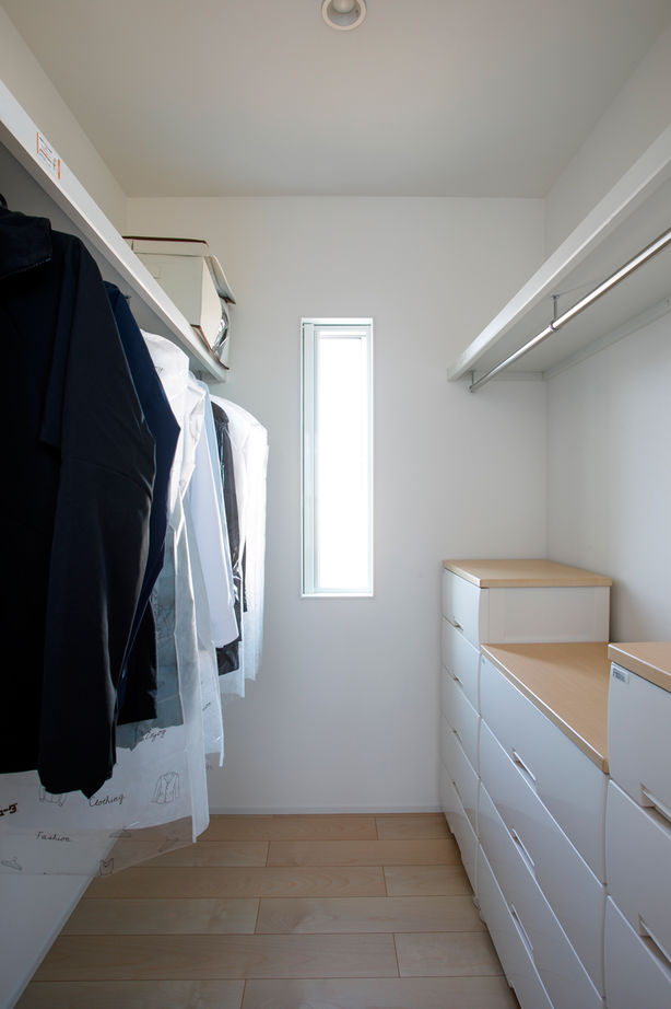 いい家つくる。善匠 【2000万円台｜インナーガレージ｜間取り有】外観はかっこよく！20代で建てた木のぬくもりに癒される家の建築実例画像9