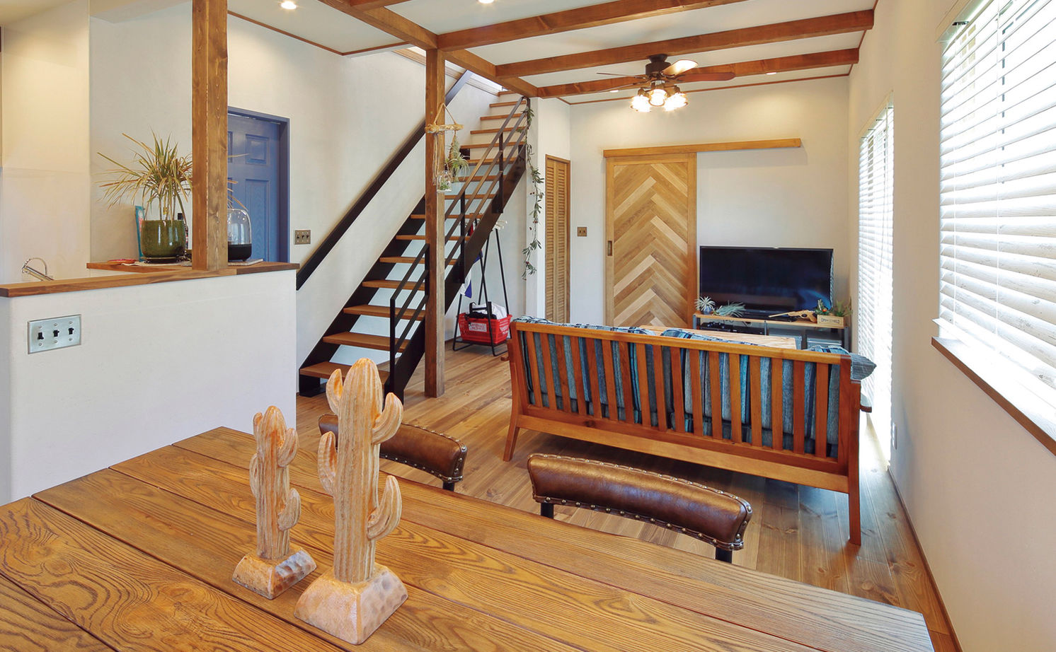 いい家つくる。善匠 【2000万円台｜30坪未満｜間取り有】海外テイスト満載の２階建て「空間ごとにイメージを変えました」の建築実例画像3