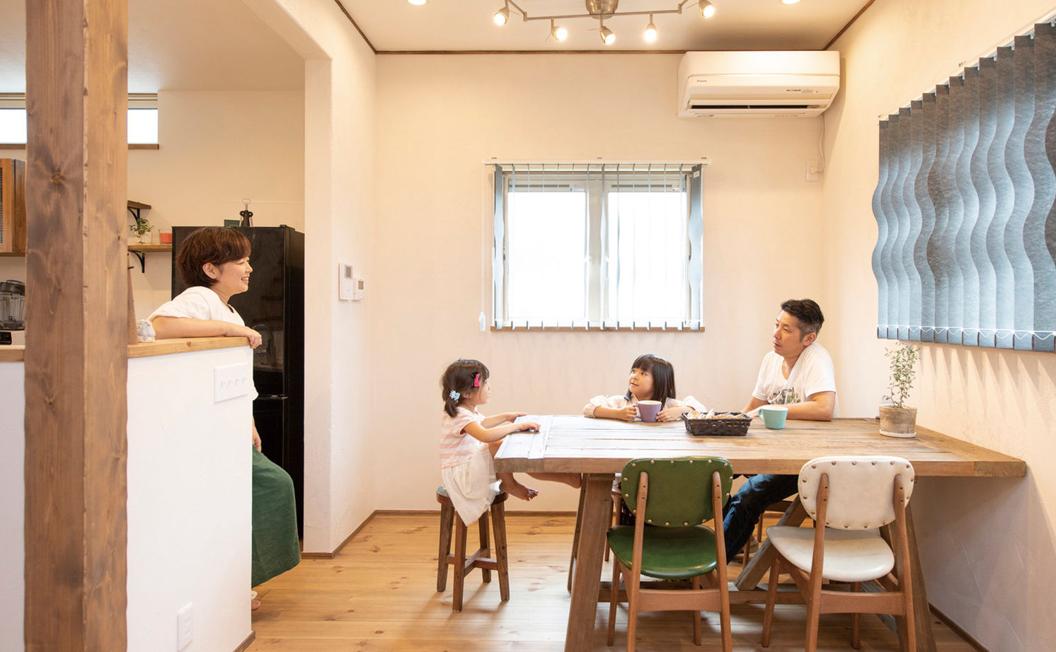 いい家つくる。善匠 【2000万円台｜間取り有】30坪のおしゃれな２階建て「薪ストーブのあるリビングに家族が自然に集まります」の建築実例画像3