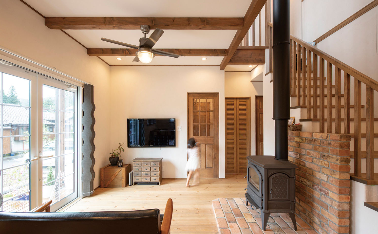 いい家つくる。善匠 【2000万円台｜間取り有】30坪のおしゃれな２階建て「薪ストーブのあるリビングに家族が自然に集まります」の建築実例画像7