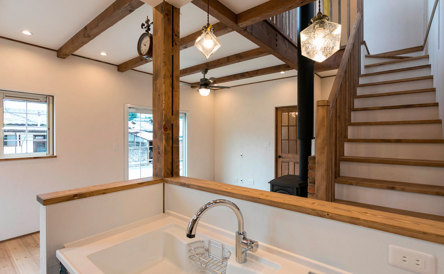 いい家つくる。善匠 【2000万円台｜間取り有】30坪のおしゃれな２階建て「薪ストーブのあるリビングに家族が自然に集まります」の建築実例画像10