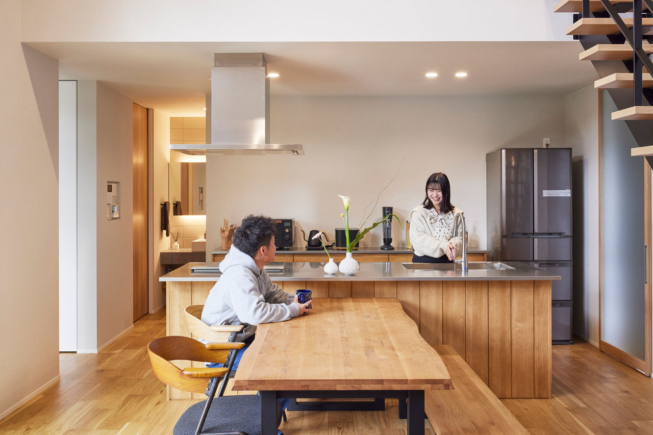 いい家つくる。善匠 【2000万円台｜吹抜リビング｜間取り有】求めたのは開放感とかっこよさ。20代で建てた平屋的に暮らせる家の建築実例画像2