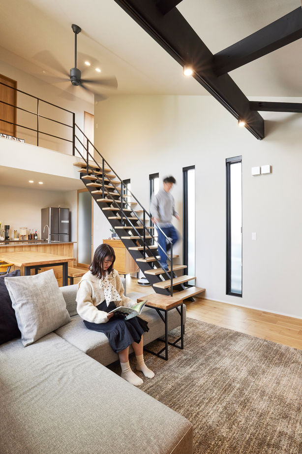 いい家つくる。善匠 【2000万円台｜吹抜リビング｜間取り有】求めたのは開放感とかっこよさ。20代で建てた平屋的に暮らせる家の建築実例画像3