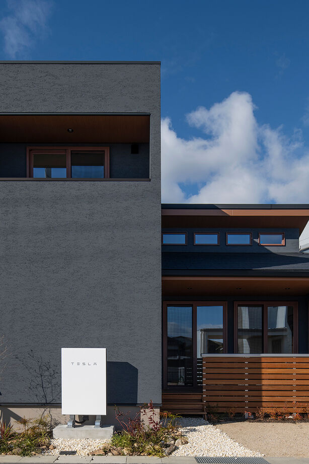 茂山組 蓄電池搭載の省エネ住宅。1階で暮らしが完結する平屋プラスワンの家の建築実例画像2