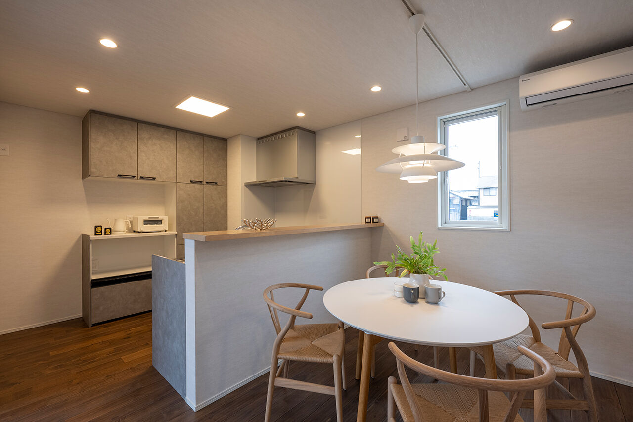 茂山組 蓄電池搭載の省エネ住宅。1階で暮らしが完結する平屋プラスワンの家の建築実例画像4