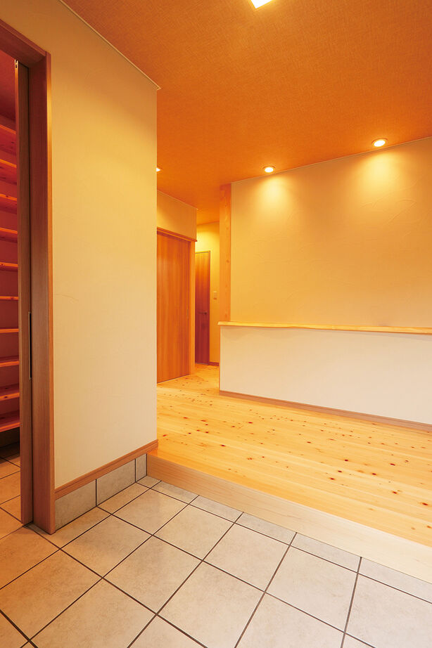 茂山組 明るくのびのび子どもが育つ、太陽光発電システム搭載の平屋の家の建築実例画像3