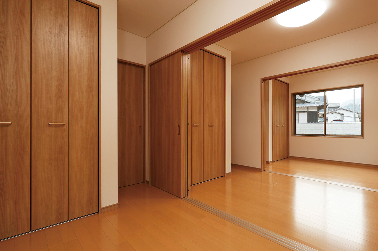 茂山組 明るくのびのび子どもが育つ、太陽光発電システム搭載の平屋の家の建築実例画像5