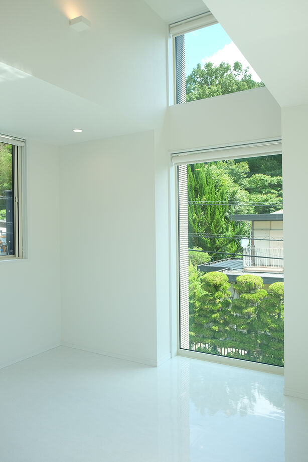 茂山組 車４台駐車可能なインナーガレージを持つ美術館のような家の建築実例画像4