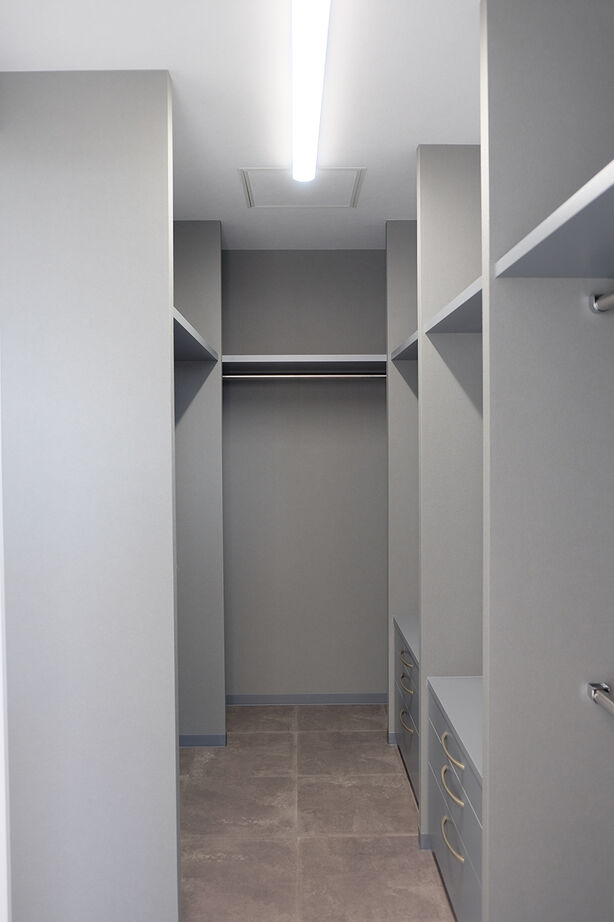 茂山組 車４台駐車可能なインナーガレージを持つ美術館のような家の建築実例画像8