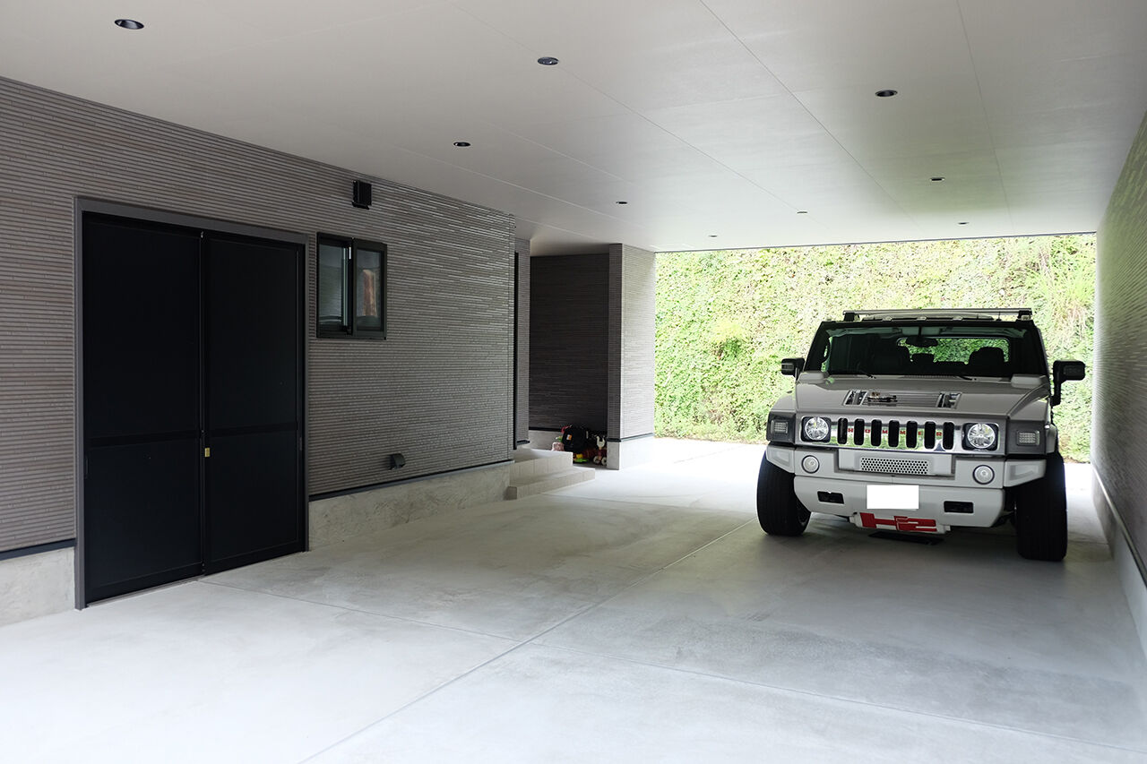 茂山組 車４台駐車可能なインナーガレージを持つ美術館のような家の建築実例画像10
