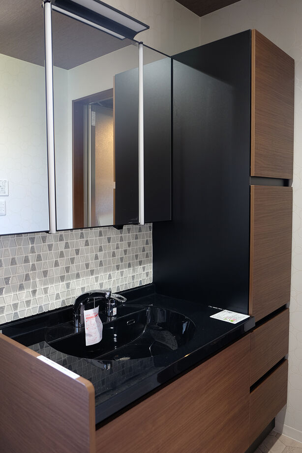 茂山組 海と青空が似合う連続窓がスタイリッシュな家の建築実例画像9