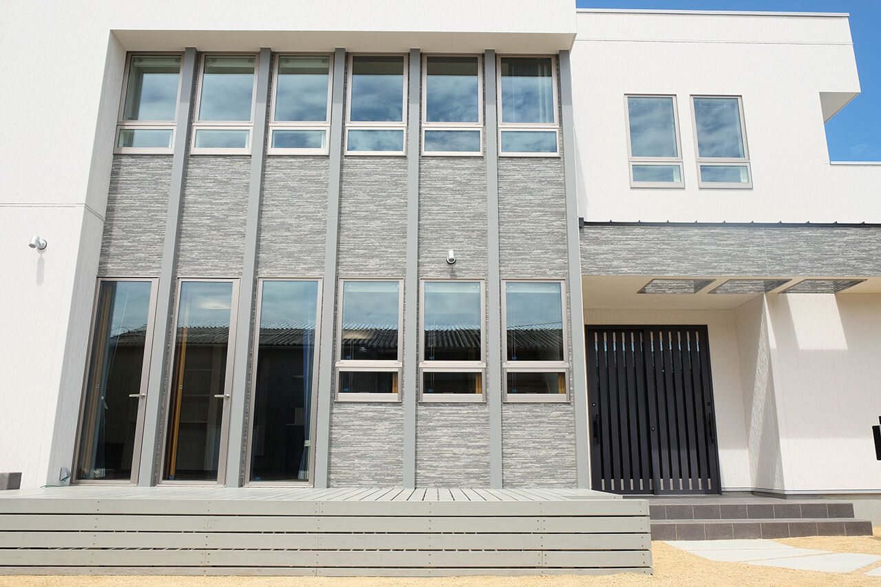 茂山組 海と青空が似合う連続窓がスタイリッシュな家の建築実例画像10