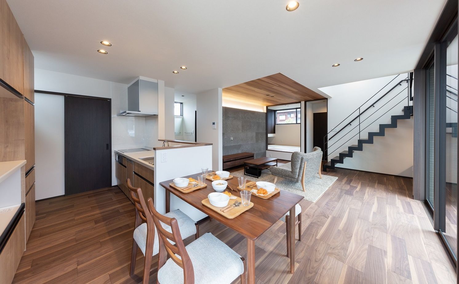 大きな森　永井工業 デザインにも暮らしやすさにも大満足。こだわりを詰め込んだカフェスタイルの家の建築実例画像2