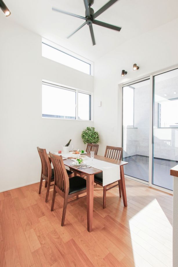 大きな森　永井工業 2階リビングの星望む家の建築実例画像4