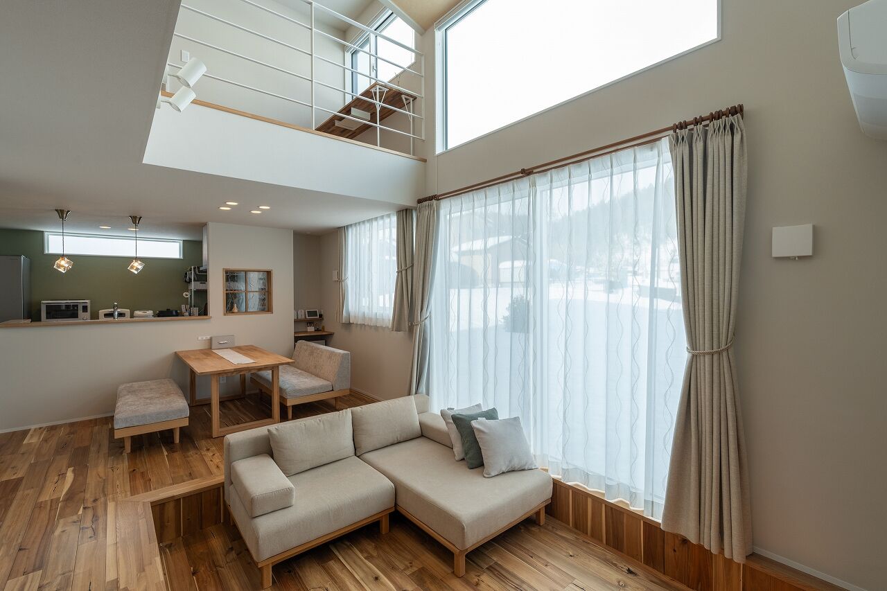 大きな森　永井工業 ダウンリビングと『ロー』の暮らしの建築実例画像2