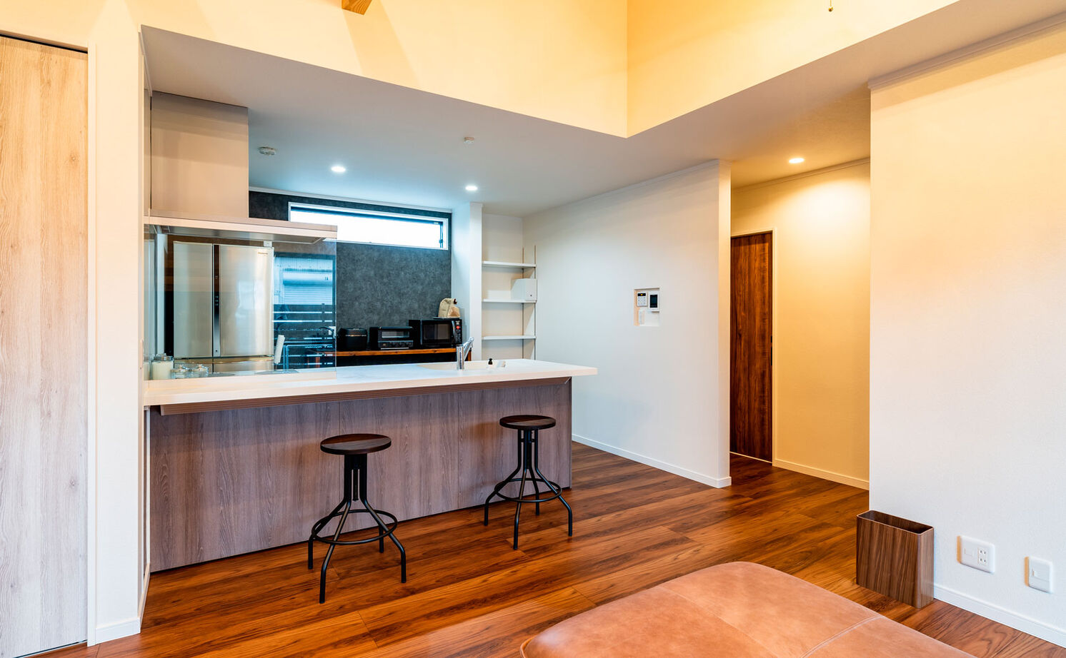 フォーシステムカンパニー 【羽曳野市/1431万円/間取り図有/30坪台】木の風合いでオシャレな勾配天井のヴィンテージ風デザインの平屋の建築実例画像4