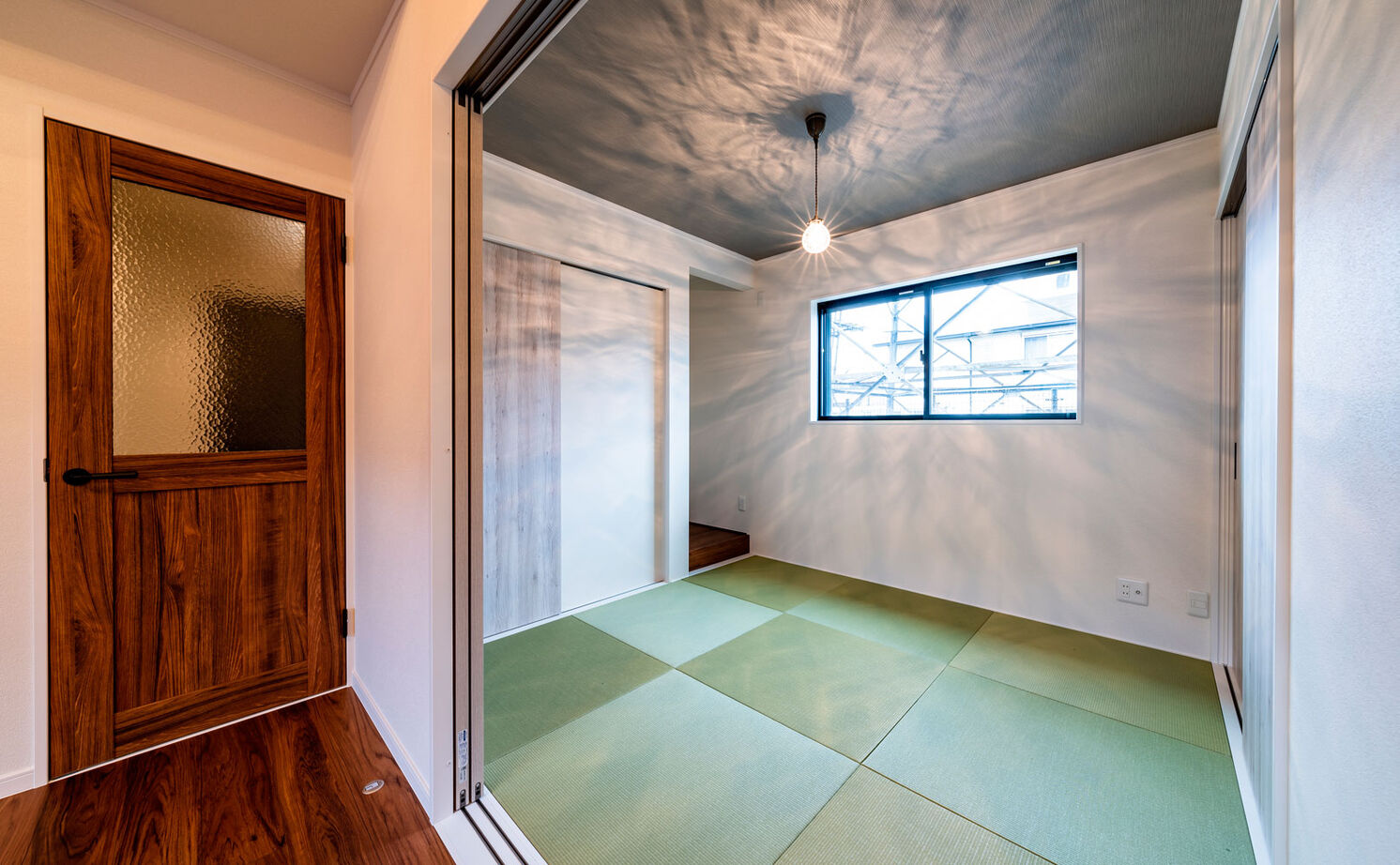 フォーシステムカンパニー 【羽曳野市/1431万円/間取り図有/30坪台】木の風合いでオシャレな勾配天井のヴィンテージ風デザインの平屋の建築実例画像6