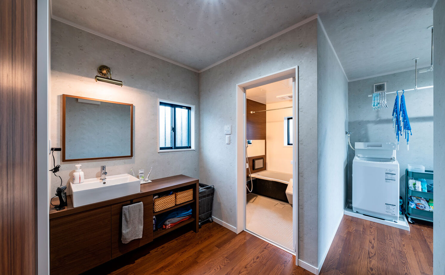 フォーシステムカンパニー 【羽曳野市/1431万円/間取り図有/30坪台】木の風合いでオシャレな勾配天井のヴィンテージ風デザインの平屋の建築実例画像9