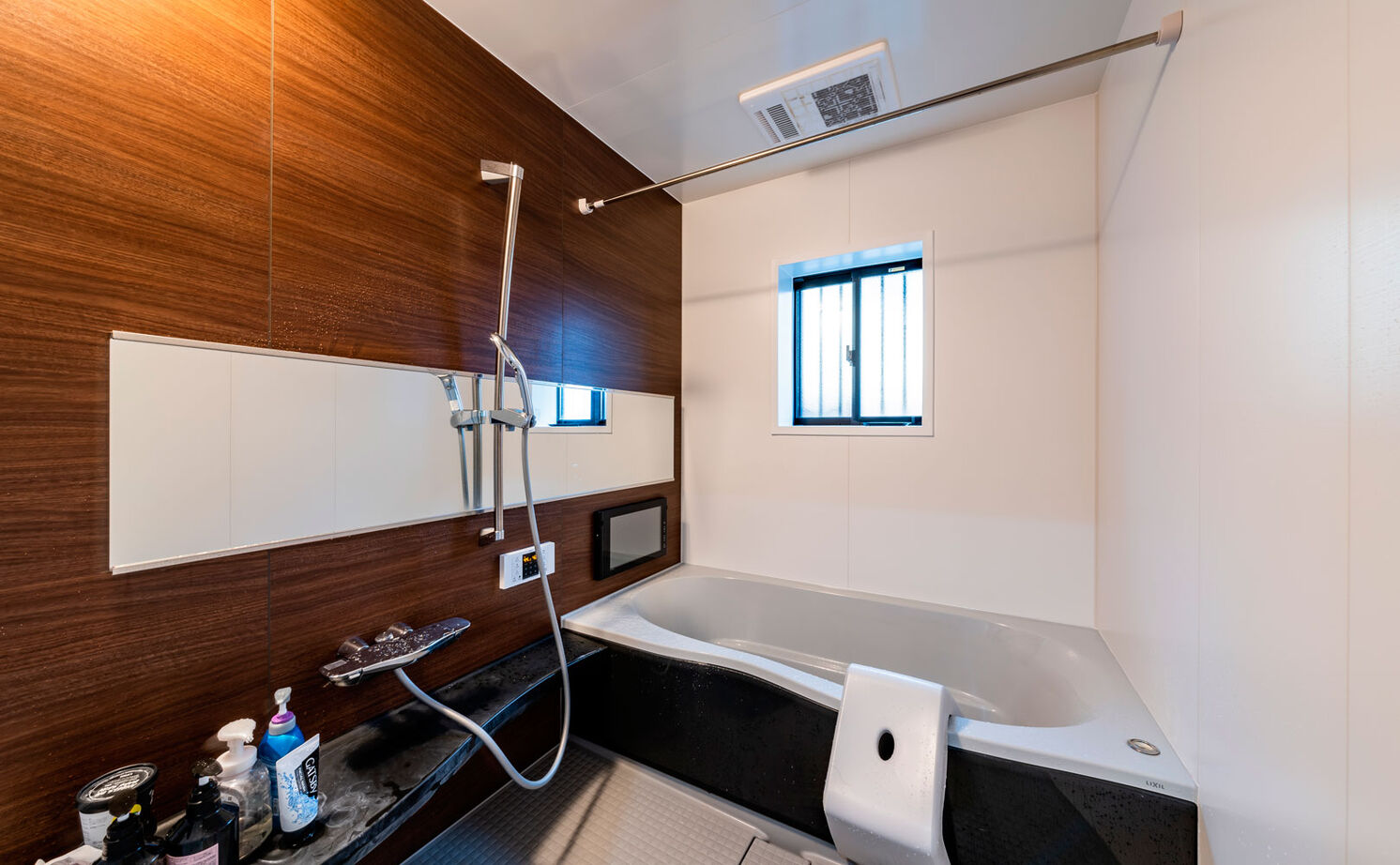 フォーシステムカンパニー 【羽曳野市/1431万円/間取り図有/30坪台】木の風合いでオシャレな勾配天井のヴィンテージ風デザインの平屋の建築実例画像10