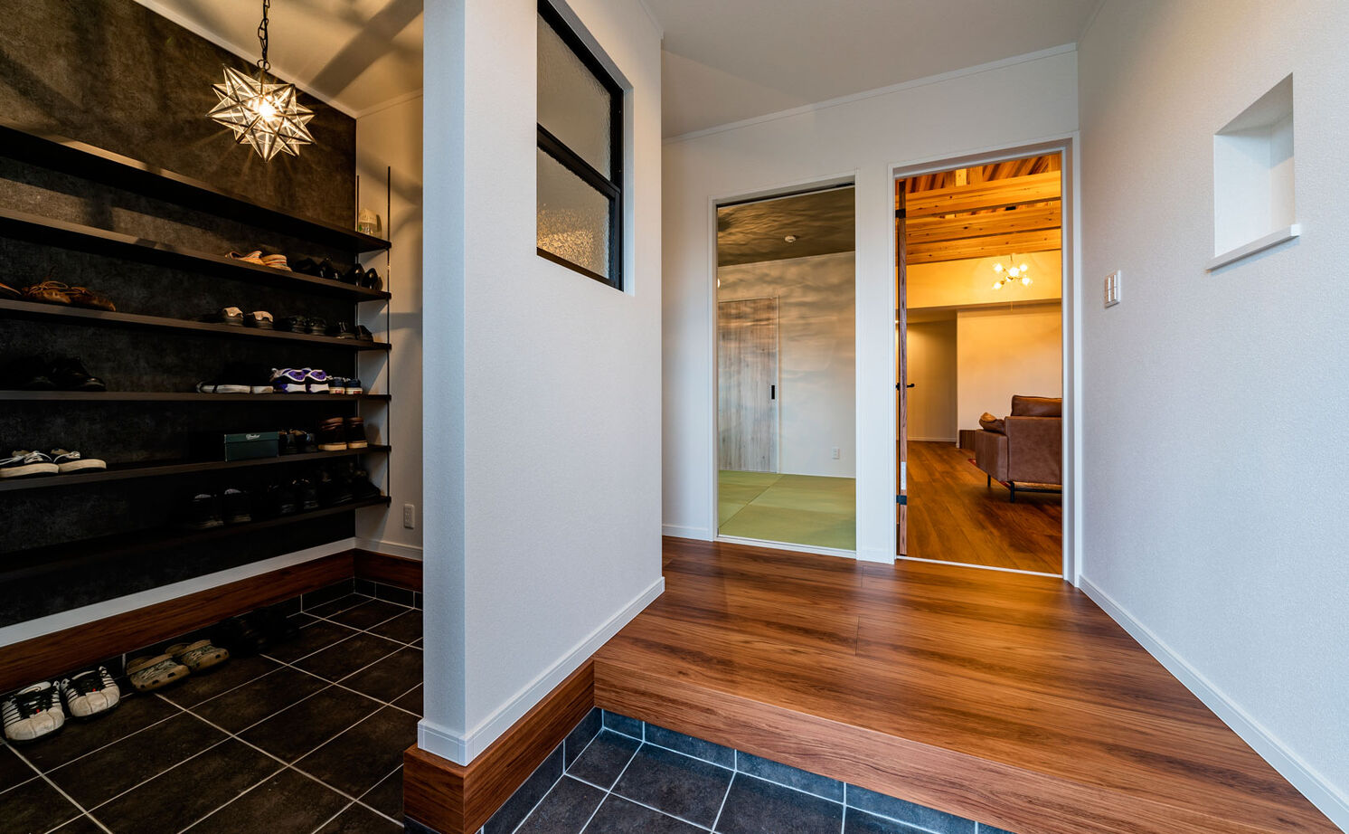 フォーシステムカンパニー 【羽曳野市/1431万円/間取り図有/30坪台】木の風合いでオシャレな勾配天井のヴィンテージ風デザインの平屋の建築実例画像11