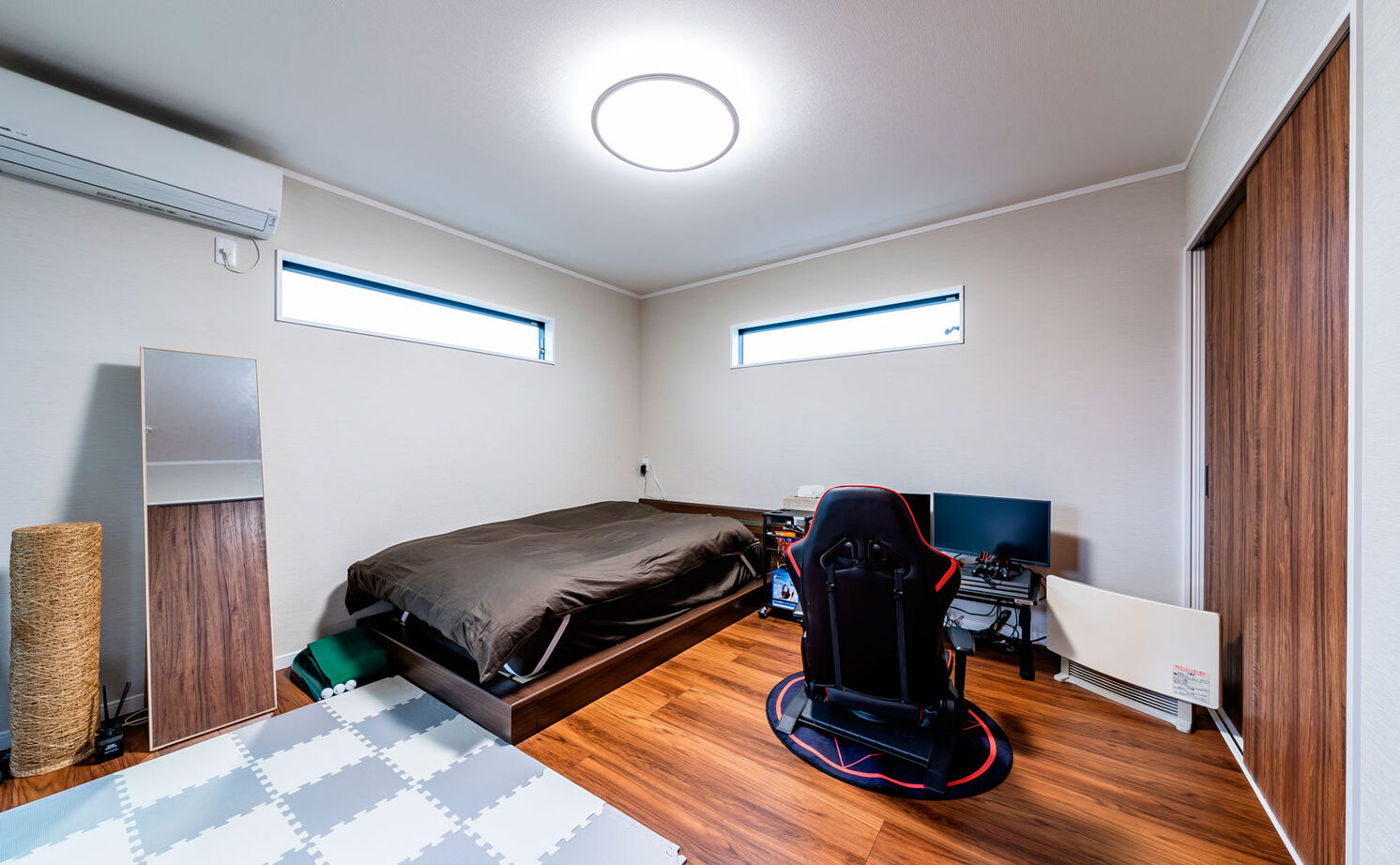 フォーシステムカンパニー 【羽曳野市/1431万円/間取り図有/30坪台】木の風合いでオシャレな勾配天井のヴィンテージ風デザインの平屋の建築実例画像12