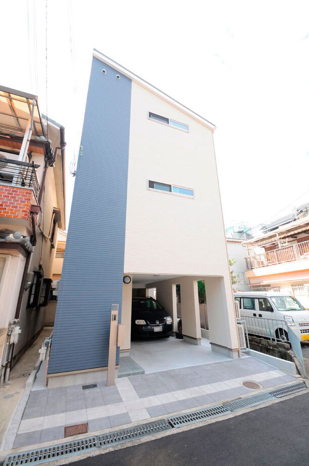 フォーシステムカンパニー 【松原市/1000万円台/間取図/12坪】ライフスタイルに合った暮らしを楽しむ狭小3階建てインナーガレージの家の建築実例画像1