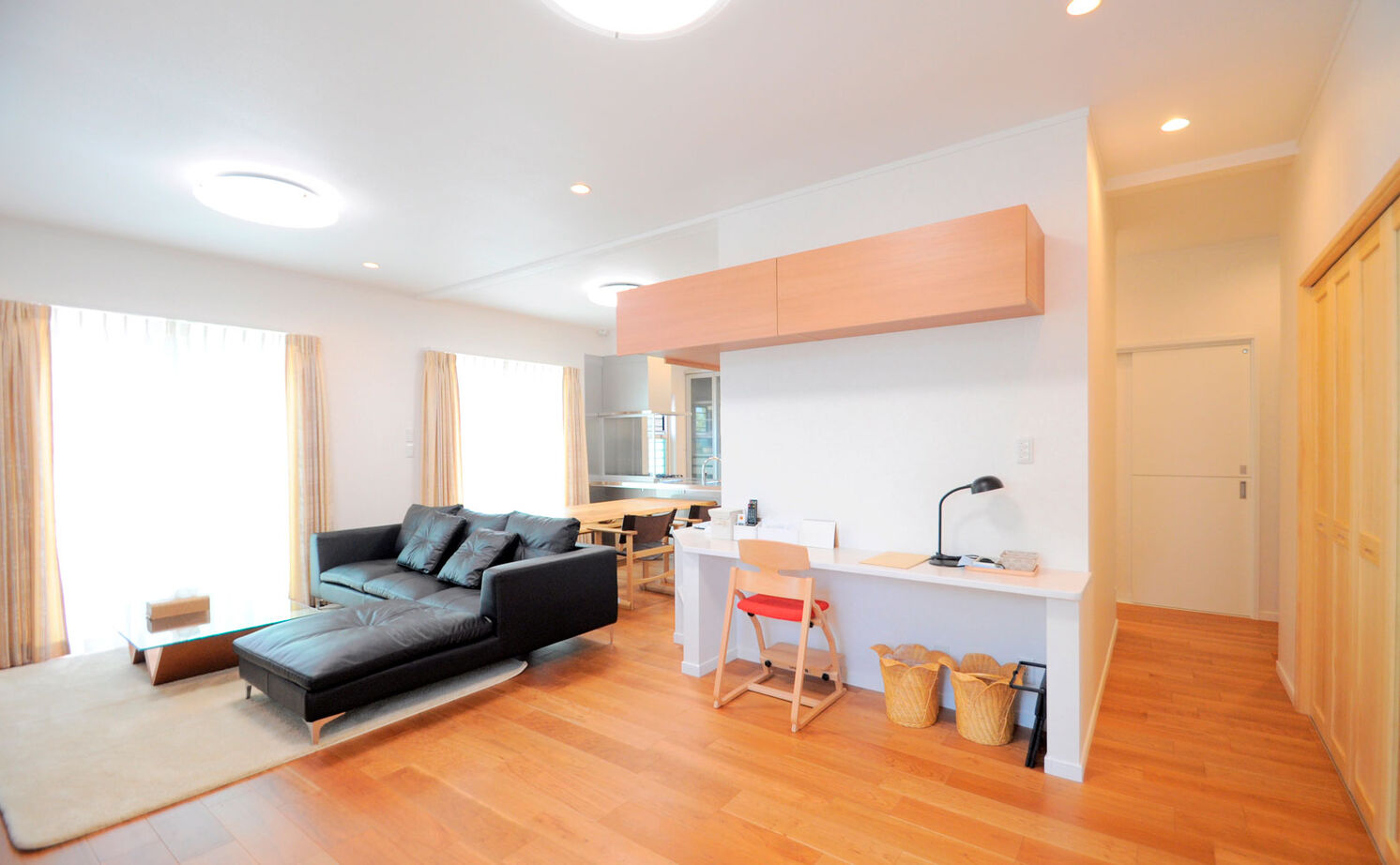 フォーシステムカンパニー 【八尾市/2229万円/間取図有】格調高いデザインと高い性能、暮らしやすい工夫を盛り込んだ住まいの建築実例画像2