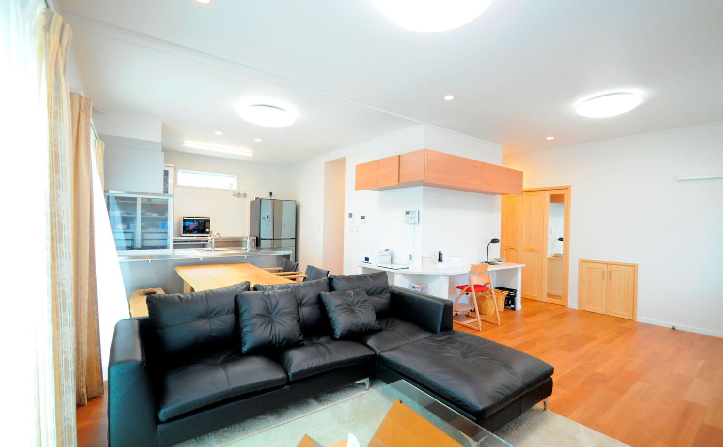 フォーシステムカンパニー 【八尾市/2229万円/間取図有】格調高いデザインと高い性能、暮らしやすい工夫を盛り込んだ住まいの建築実例画像4