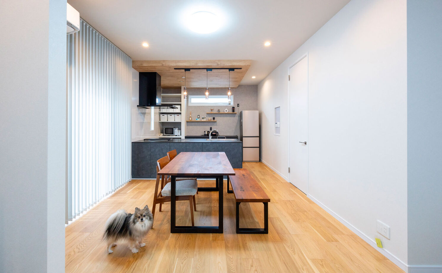 フォーシステムカンパニー 【大阪府/1756万円/間取り図有/長期優良】木目調×グレーでまとめたナチュラルモダンな愛犬と暮らす家の建築実例画像