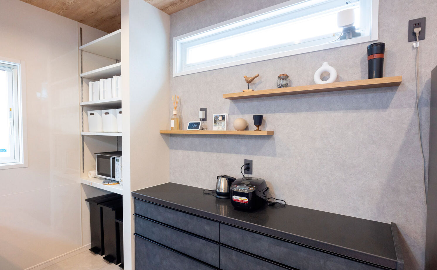 フォーシステムカンパニー 【大阪府/1756万円/間取り図有/長期優良】木目調×グレーでまとめたナチュラルモダンな愛犬と暮らす家の建築実例画像5