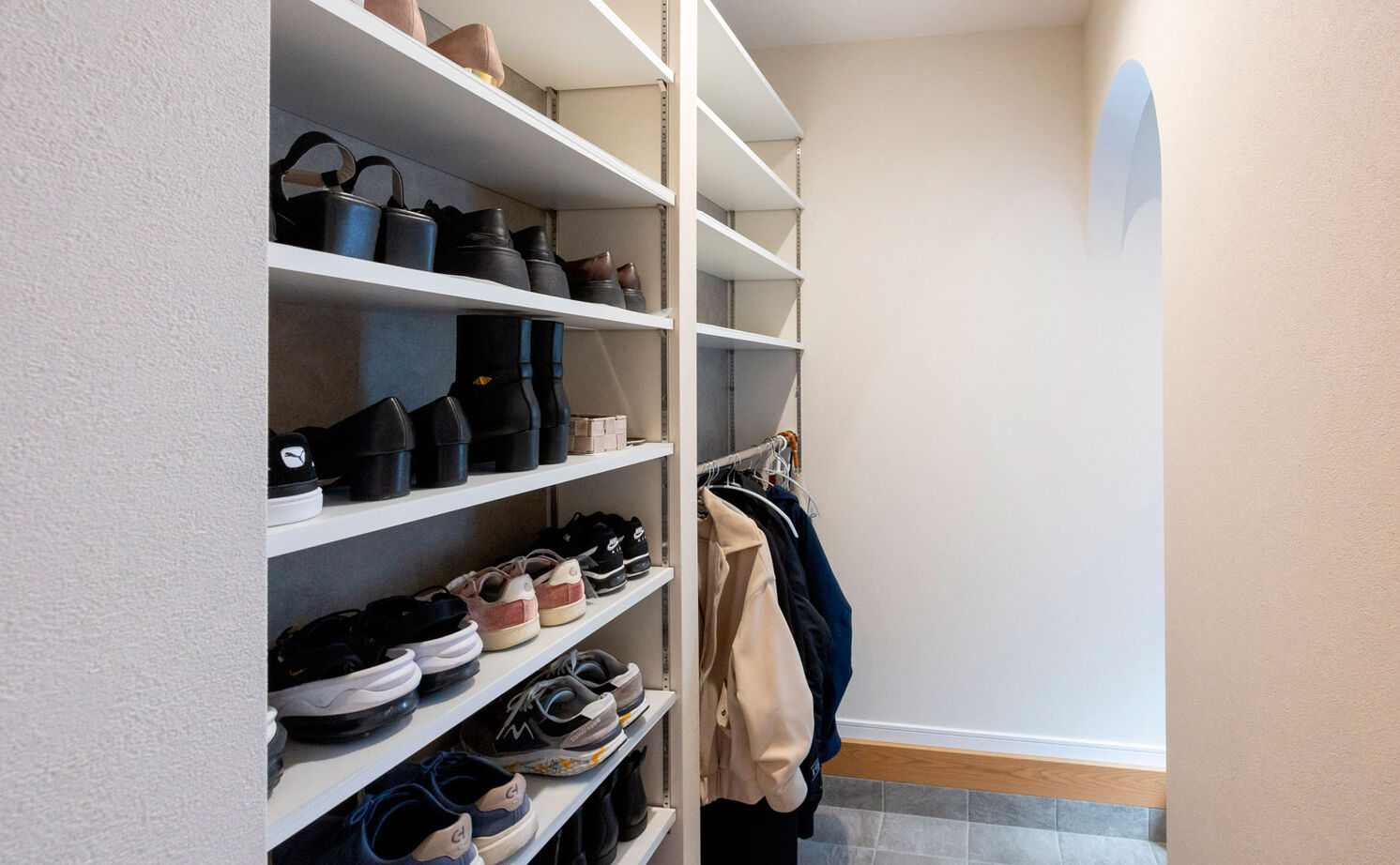 フォーシステムカンパニー 【大阪府/1756万円/間取り図有/長期優良】木目調×グレーでまとめたナチュラルモダンな愛犬と暮らす家の建築実例画像14