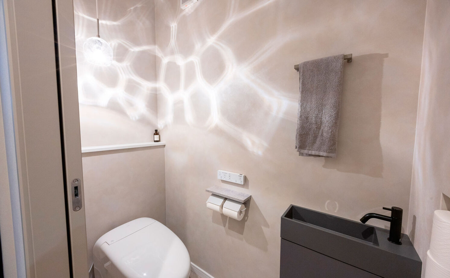 フォーシステムカンパニー 【大阪府/1756万円/間取り図有/長期優良】木目調×グレーでまとめたナチュラルモダンな愛犬と暮らす家の建築実例画像15