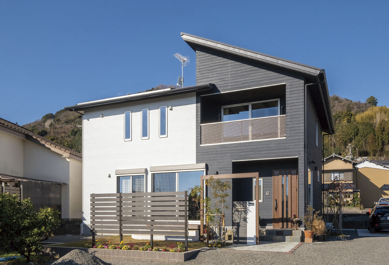 TDホーム静岡西　ウエストンホームズ 【静岡市｜二世帯住宅】三世代にやさしい天然木の高性能住宅。坪庭のあるバスルームは旅館のようの建築実例画像2