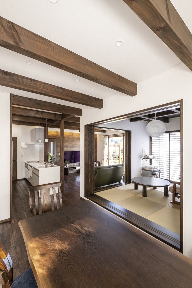 TDホーム静岡西　ウエストンホームズ 【静岡市｜二世帯住宅】三世代にやさしい天然木の高性能住宅。坪庭のあるバスルームは旅館のようの建築実例画像5