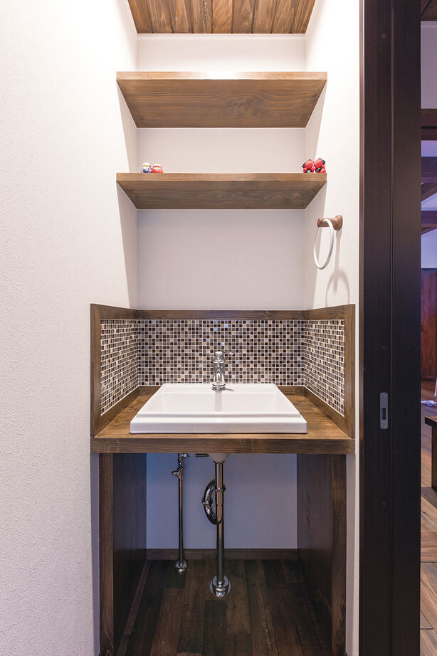 TDホーム静岡西　ウエストンホームズ 【焼津市｜2000万円台】どこか懐かしい雰囲気にほっとくつろぐ。レトロ感あふれる無垢の家の建築実例画像8