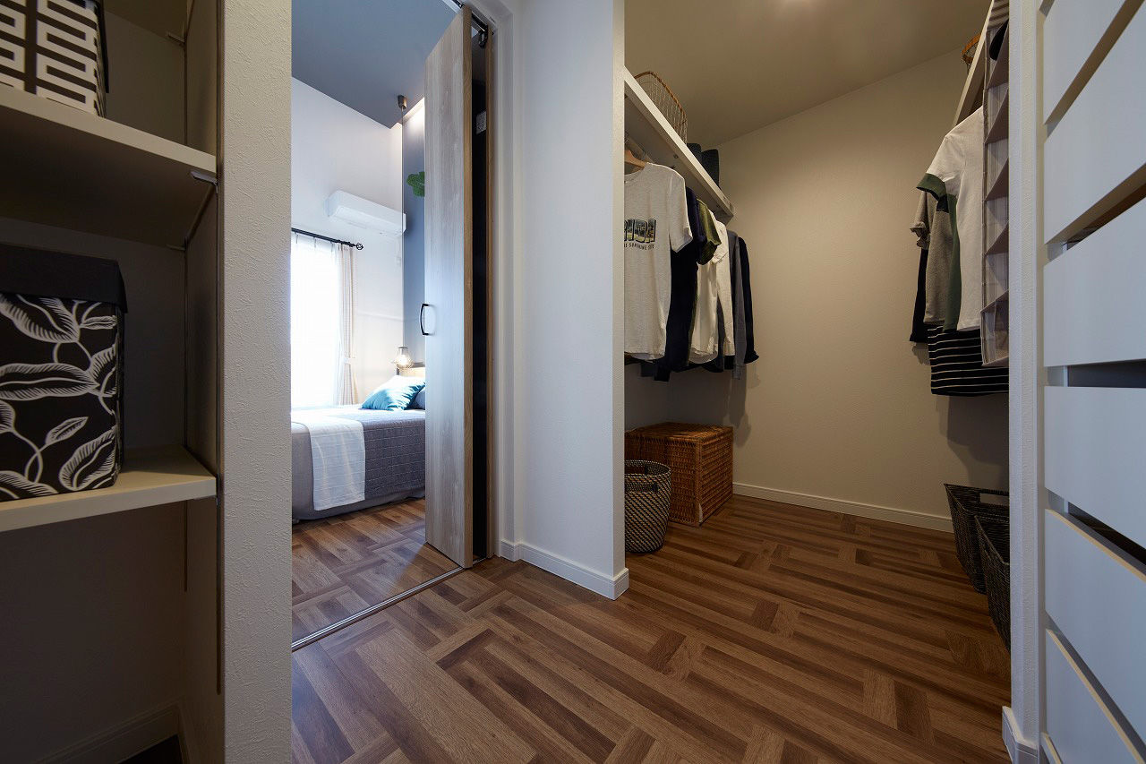 高橋開発の注文住宅 【大阪/2100万円台/2階建て/吹抜け/30坪/間取り図有】畳コーナーとLDKで20畳の自然光をたっぷり感じるお家の建築実例画像6