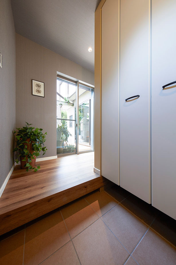 高橋開発の注文住宅 【大阪/1700万円台/ロジア/2階建て/ロフト/間取り図有】緑が映えるボタニカルな中庭のある30坪の家の建築実例画像10