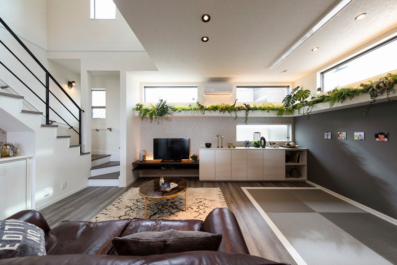 高橋開発の注文住宅 【大阪/2,180万円/延床30坪/間取り図有】吹抜けと採光で明るく暮らすファミリークローゼットのあるお家の建築実例画像