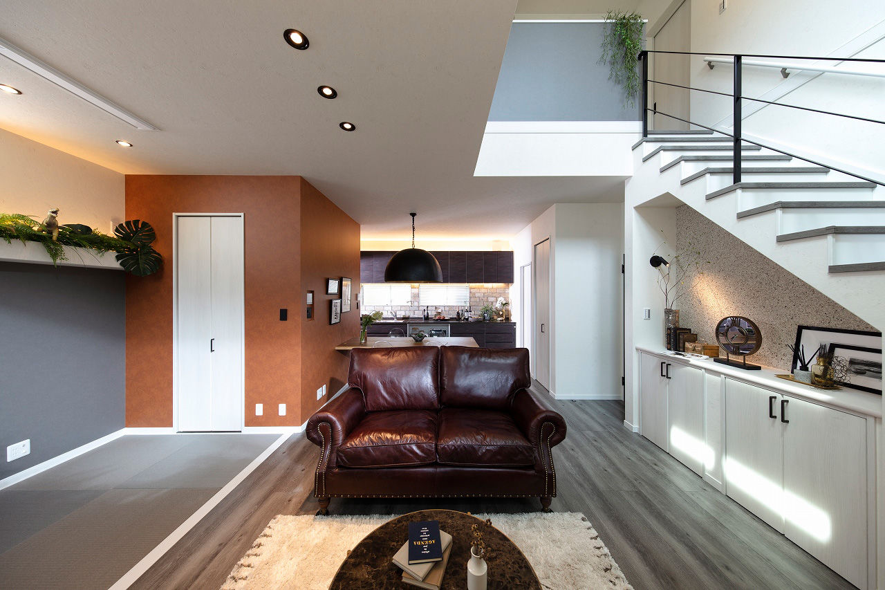 高橋開発の注文住宅 【大阪/2,180万円/延床30坪/間取り図有】吹抜けと採光で明るく暮らすファミリークローゼットのあるお家の建築実例画像2