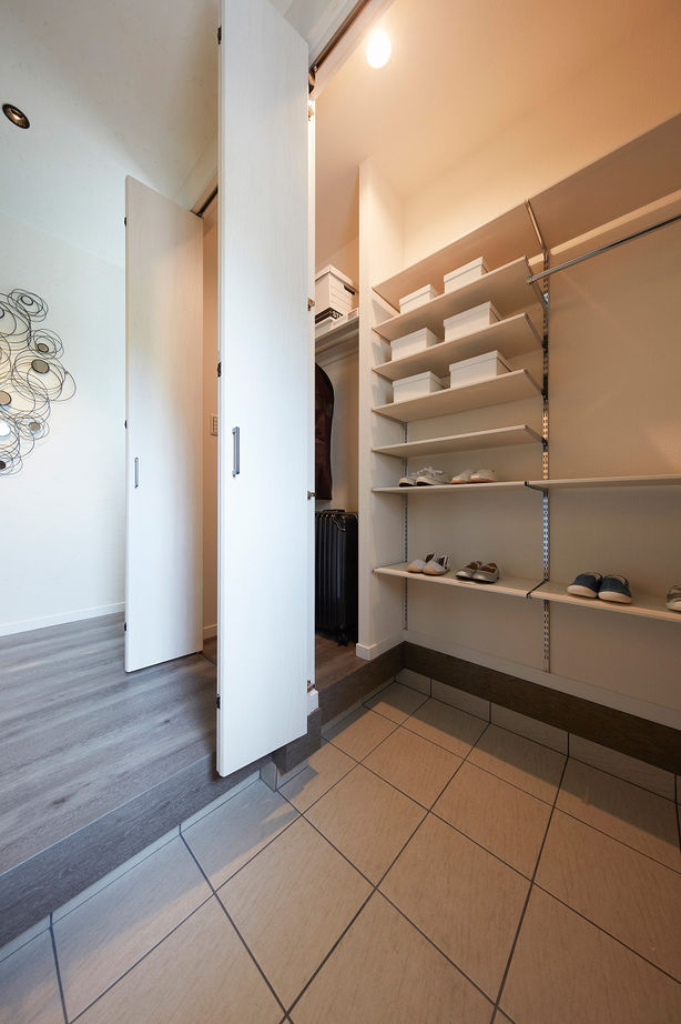 高橋開発の注文住宅 【大阪/2,180万円/延床30坪/間取り図有】吹抜けと採光で明るく暮らすファミリークローゼットのあるお家の建築実例画像10